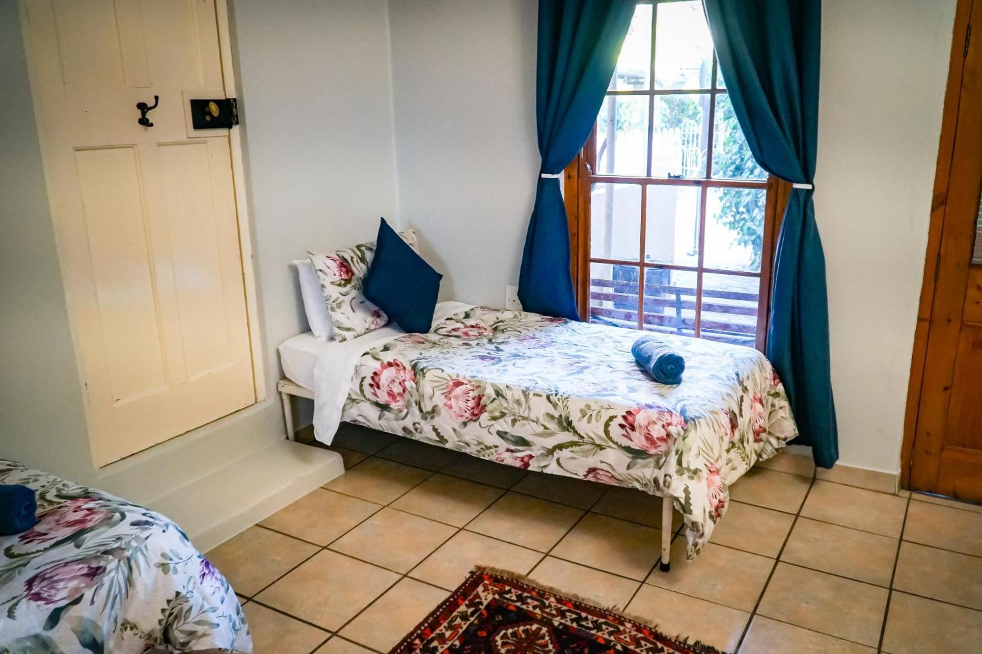 Outentique Accommodation Oudtshoorn Quarto foto
